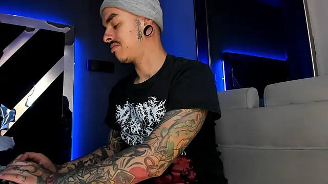 Snapshot of kaletattoo chatting on June 3, 11:24 am kaletattoo online show from June 3, 11:24 am