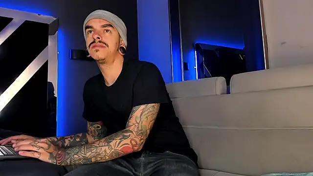 Snapshot of kaletattoo chatting on June 4, 11:16 am kaletattoo online show from June 4, 11:16 am