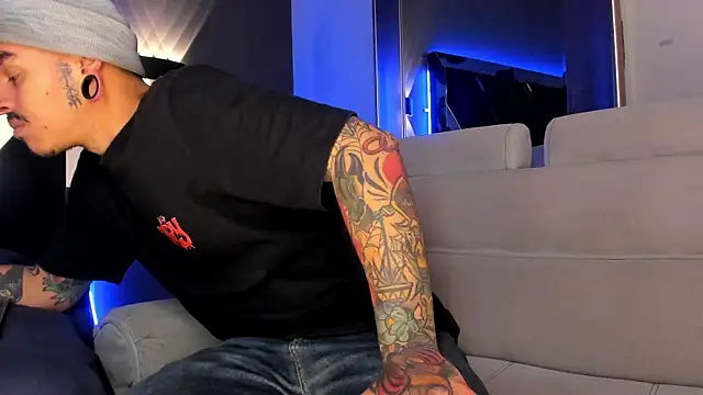 Snapshot of kaletattoo chatting on June 5, 10:43 am kaletattoo online show from June 5, 10:43 am