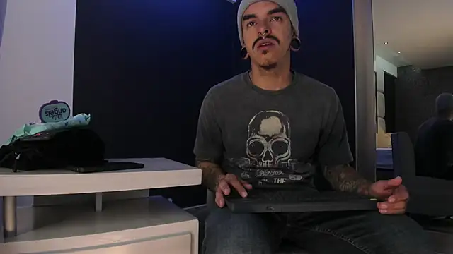Snapshot of kaletattoo chatting on June 11, 11:19 am kaletattoo online show from June 11, 11:19 am