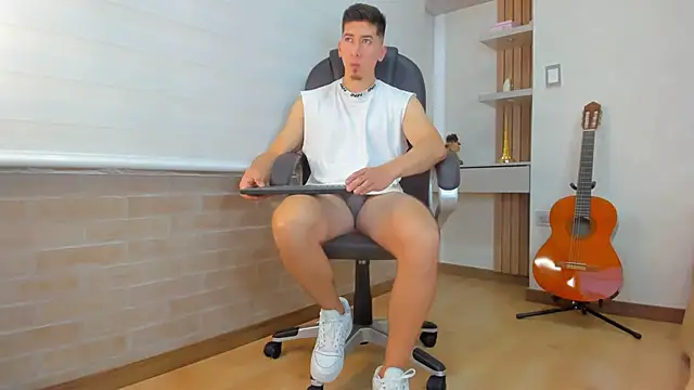 Snapshot of Tombarden chatting on December 18, 7:09 pm Tombarden online show from December 18, 7:09 pm