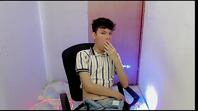 Alexxx lov online show from February 3, 12:47 pm