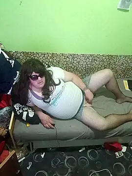 Snapshot of Adrianka chatting on June 24, 2:43 am Adrianka online show from June 24, 2:43 am