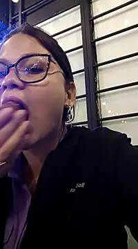 Vale Saenzz online show from March 9, 3:32 am