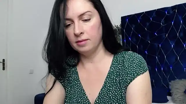Snapshot of JacquelineElle chatting on February 3, 6:39 pm JacquelineElle online show from February 3, 6:39 pm