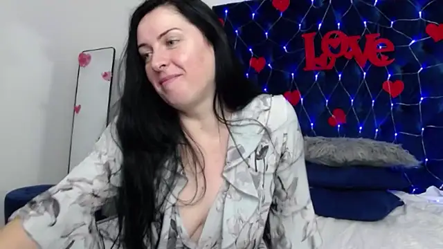 Snapshot of JacquelineElle chatting on February 16, 12:41 am JacquelineElle online show from February 16, 12:41 am