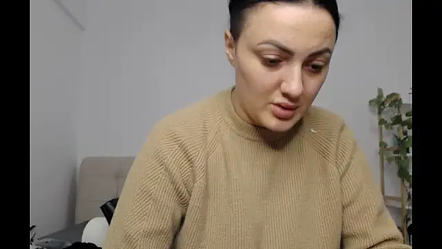 RaisaSalvi online show from February 3, 11:53 am