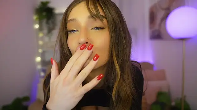 Clara Nia online show from February 8, 7:28 pm