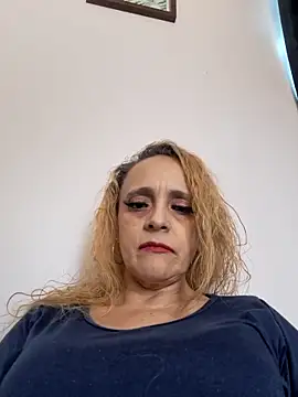 VICTORIAHANK  online show from February 25, 6:50 pm