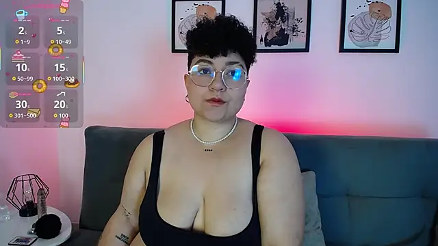 Snapshot of curly_cam_queen69 chatting on October 20, 11:38 pm curly cam queen69 online show from October 20, 11:38 pm