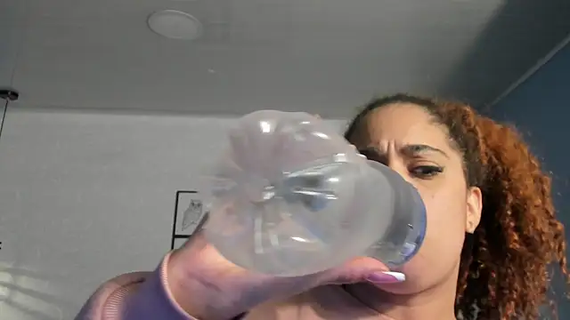 Snapshot of ninna_curly chatting on June 26, 3:22 am ninna curly online show from June 26, 3:22 am