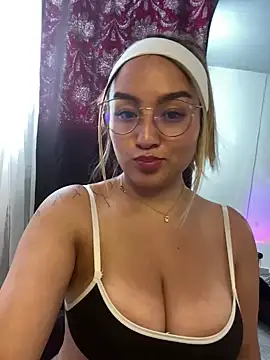 Snapshot of Iam_Cassi chatting on February 20, 9:09 pm Iam Cassi online show from February 20, 9:09 pm