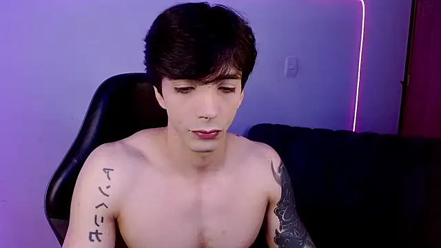Snapshot of H3ll_B0I chatting on May 22, 4:52 am H3ll B0I online show from May 22, 4:52 am