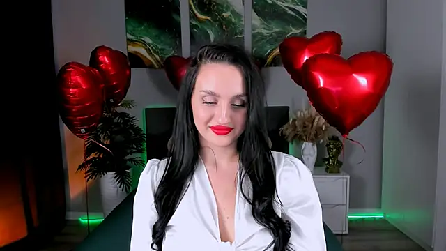 Snapshot of EmiliaBeynard chatting on February 14, 1:29 pm EmiliaBeynard online show from February 14, 1:29 pm