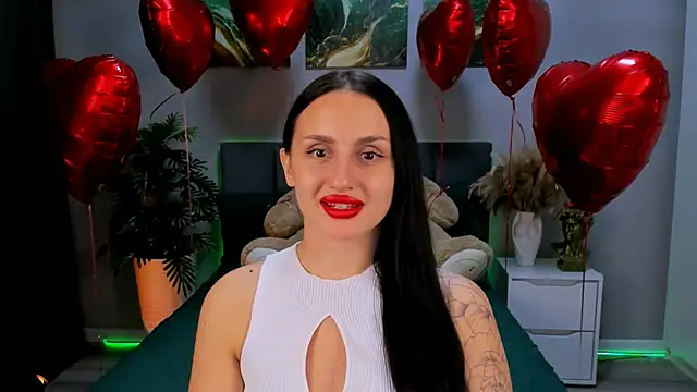 Snapshot of EmiliaBeynard chatting on February 16, 5:48 pm EmiliaBeynard online show from February 16, 5:48 pm