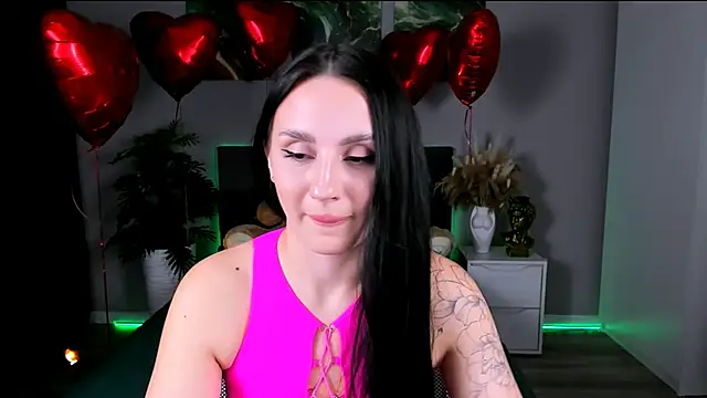 Snapshot of EmiliaBeynard chatting on February 22, 11:24 pm EmiliaBeynard online show from February 22, 11:24 pm