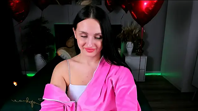 Snapshot of EmiliaBeynard chatting on February 23, 1:32 pm EmiliaBeynard online show from February 23, 1:32 pm