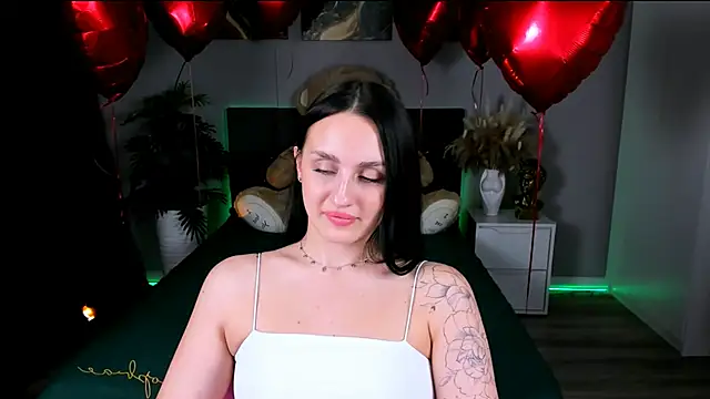 Snapshot of EmiliaBeynard chatting on February 23, 4:35 pm EmiliaBeynard online show from February 23, 4:35 pm