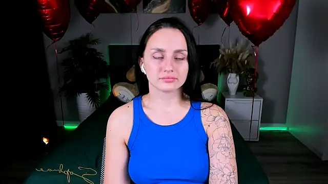 Snapshot of EmiliaBeynard chatting on February 24, 4:58 pm EmiliaBeynard online show from February 24, 4:58 pm