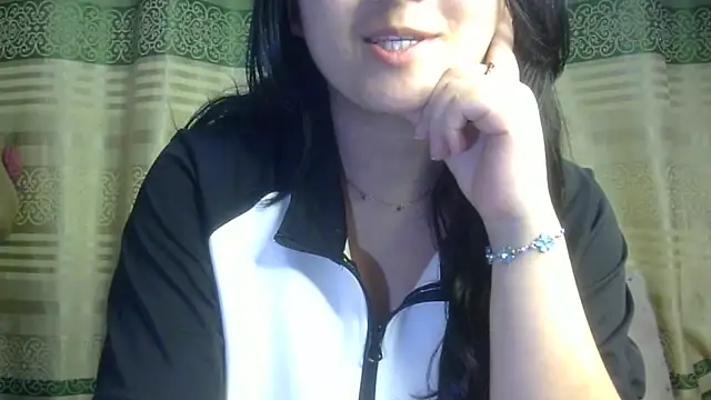 Snapshot of undressed_princesss chatting on May 5, 12:46 pm undressed princesss online show from May 5, 12:46 pm
