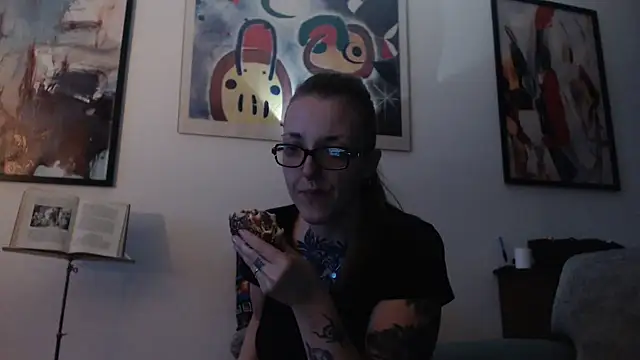 Astrid-Gilbert online show from February 21, 9:00 pm