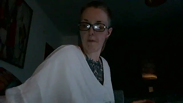 Astrid-Gilbert online show from December 20, 2:57 pm