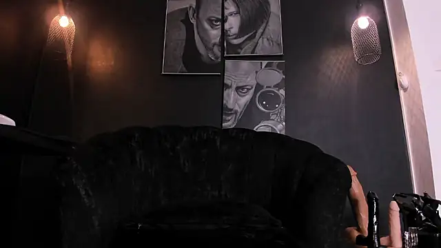 Snapshot of SadieManson_ chatting on January 17, 3:28 pm SadieManson online show from January 17, 3:28 pm