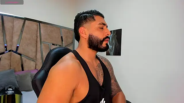 Snapshot of LeandroRusso chatting on March 18, 8:48 pm LeandroRusso online show from March 18, 8:48 pm