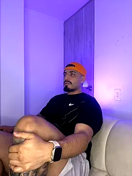 Snapshot of LeandroRusso chatting on September 10, 2:22 am LeandroRusso online show from September 10, 2:22 am