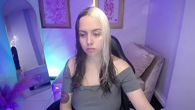 Snapshot of Hela_v chatting on September 27, 1:05 pm Hela v online show from September 27, 1:05 pm