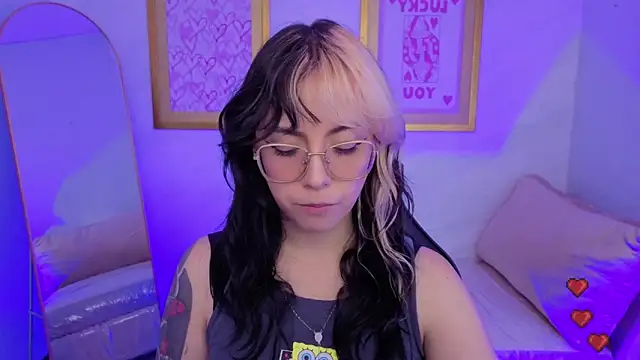 Hela v online show from February 17, 8:04 pm