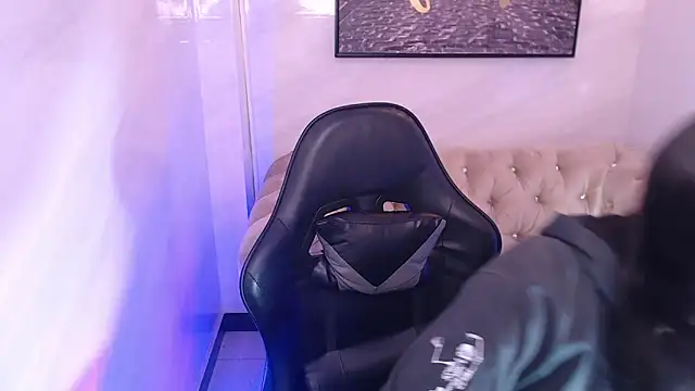 Hela v online show from March 3, 12:55 pm