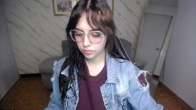 Hela v online show from April 30, 12:22 pm
