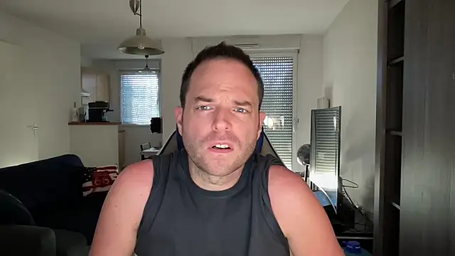 Funnyjul31 online show from February 1, 2:34 pm