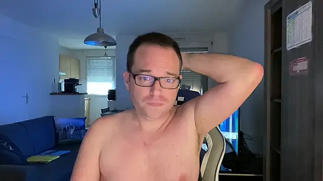 Funnyjul31 online show from March 15, 1:40 pm