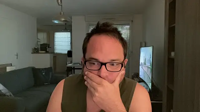 Snapshot of Funnyjul31 chatting on May 18, 11:05 am Funnyjul31 online show from May 18, 11:05 am