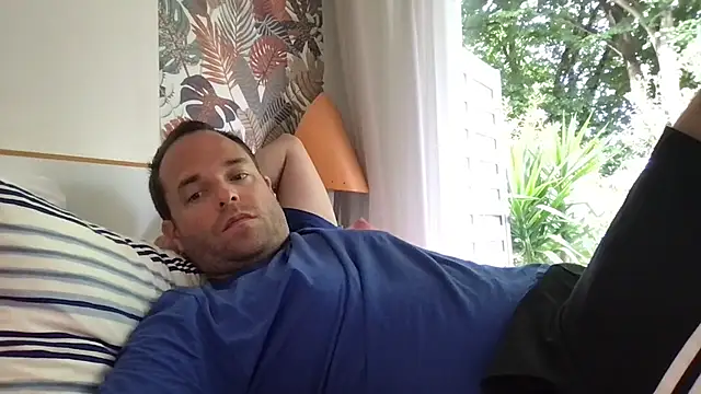 Snapshot of Funnyjul31 chatting on June 1, 3:47 pm Funnyjul31 online show from June 1, 3:47 pm