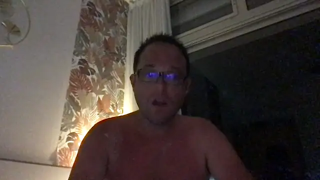 Snapshot of Funnyjul31 chatting on June 6, 8:35 pm Funnyjul31 online show from June 6, 8:35 pm