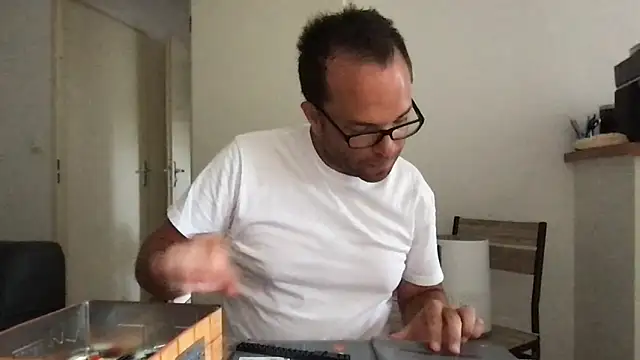 Snapshot of Funnyjul31 chatting on June 8, 3:23 pm Funnyjul31 online show from June 8, 3:23 pm