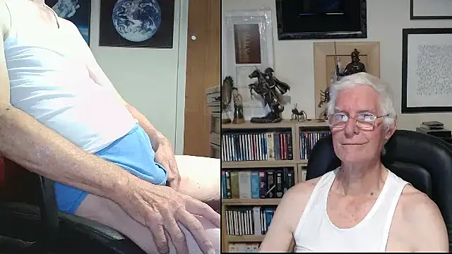 Snapshot of bigears chatting on October 8, 7:33 pm bigears online show from October 8, 7:33 pm