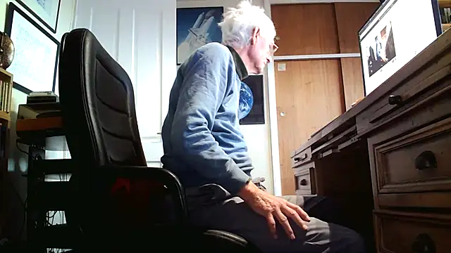 Snapshot of bigears chatting on February 25, 4:05 pm bigears online show from February 25, 4:05 pm