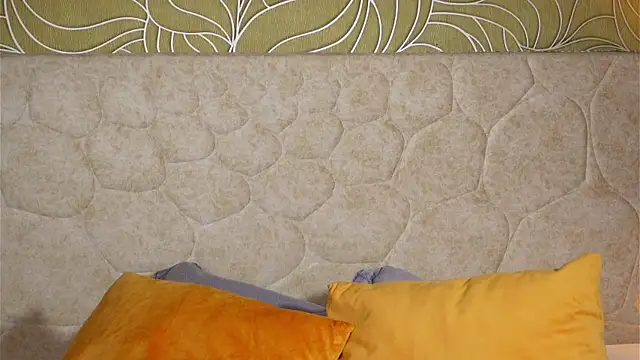 MillaBlis online show from October 3, 8:17 pm