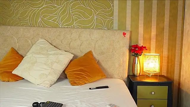 Snapshot of MillaBlis chatting on March 15, 6:58 pm MillaBlis online show from March 15, 6:58 pm