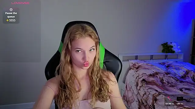 Snapshot of maria_plaudice chatting on July 6, 4:42 pm maria plaudice online show from July 6, 4:42 pm