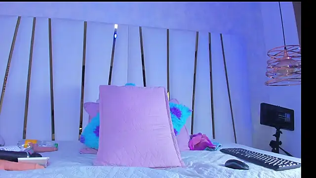 violet gray  online show from October 5, 11:41 am