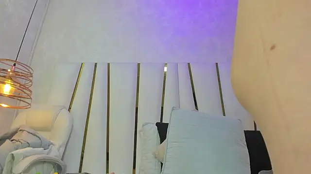 violet gray  online show from March 9, 11:03 am