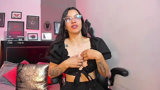 Snapshot of nina__dixon chatting on February 2, 2:48 am nina dixon online show from February 2, 2:48 am