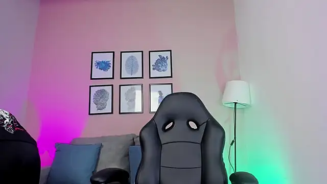 Snapshot of nina__dixon chatting on December 16, 10:48 pm nina dixon online show from December 16, 10:48 pm