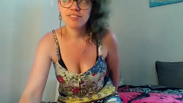 Snapshot of Ju-Hot chatting on May 26, 3:52 pm Ju-Hot online show from May 26, 3:52 pm