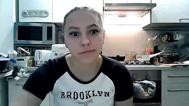 Snapshot of Misssweet_s chatting on February 4, 3:04 pm Misssweet s online show from February 4, 3:04 pm